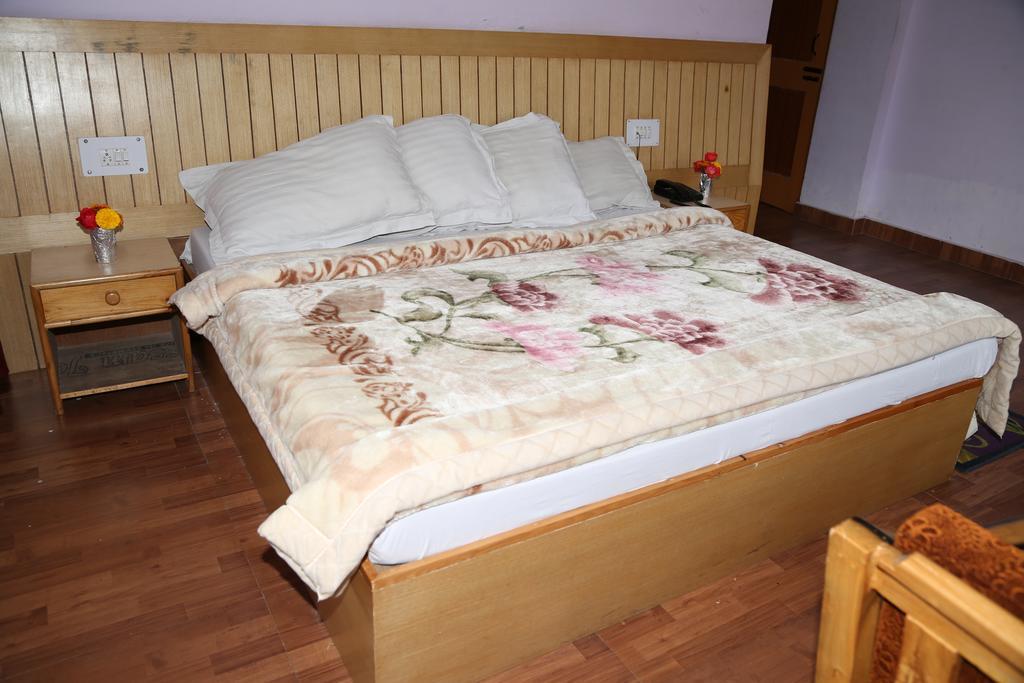 Hotel Ridge View Manāli Kamer foto