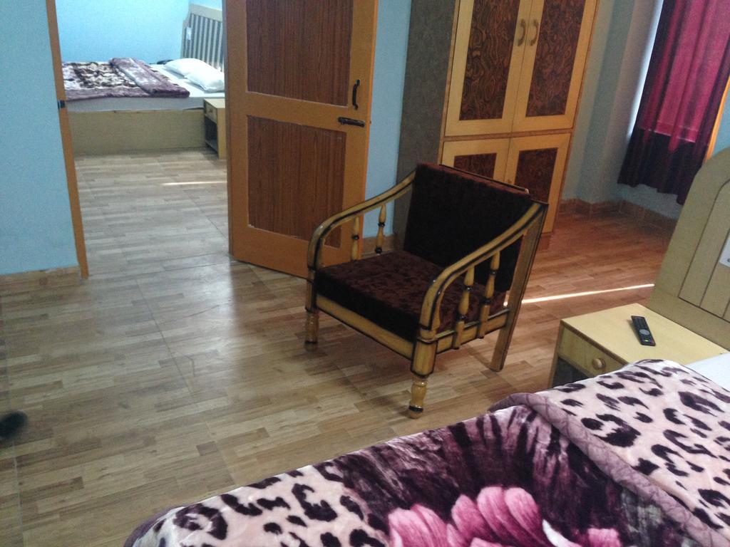 Hotel Ridge View Manāli Kamer foto